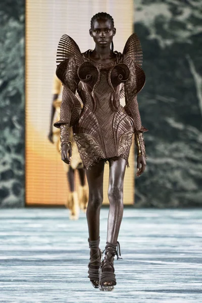 Look 1